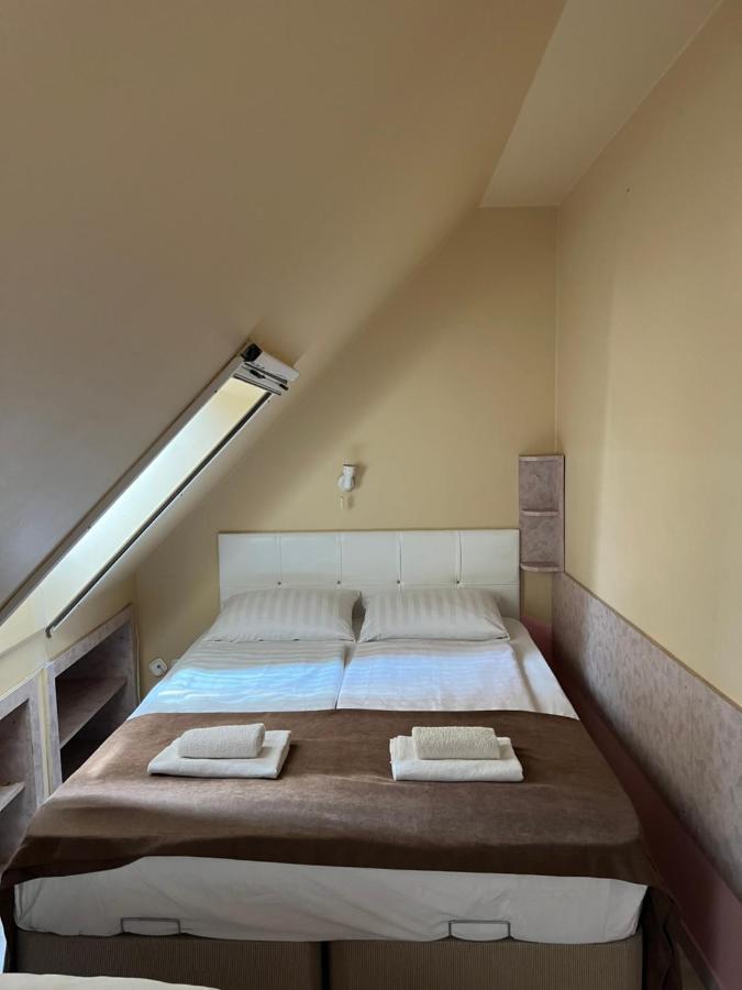 Hotel Irini Panzió Budapest Exterior foto